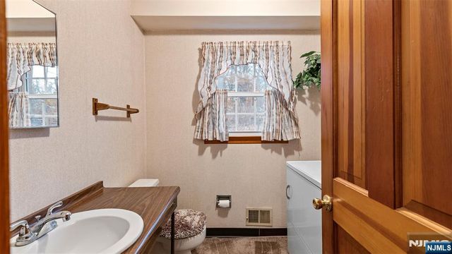 51 Black Oak Lane, Mahwah, NJ 07430