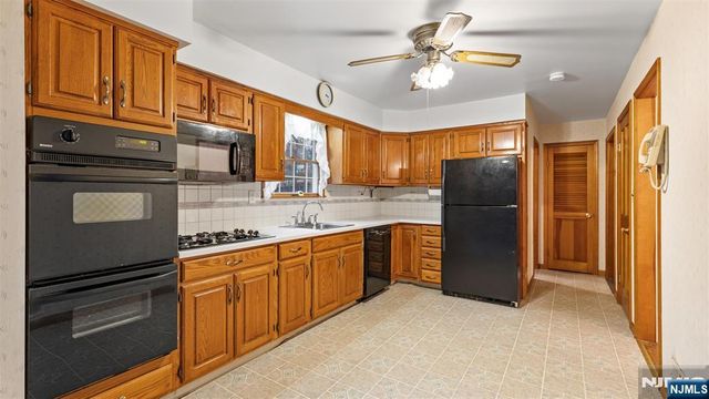 51 Black Oak Lane, Mahwah, NJ 07430