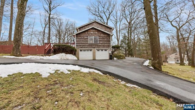51 Black Oak Lane, Mahwah, NJ 07430