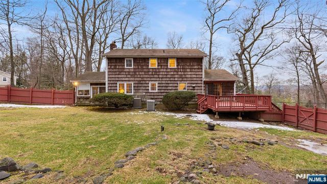 51 Black Oak Lane, Mahwah, NJ 07430