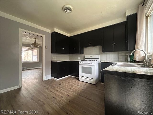 16801 Blackstone Street, Detroit, MI 48219