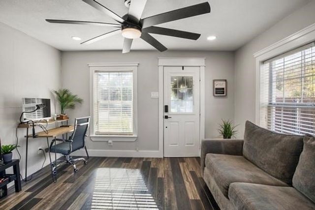 611 W Page Avenue, Dallas, TX 75208