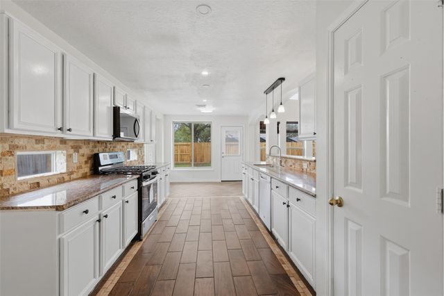 7250 Foxshadows Lane, Humble, TX 77338