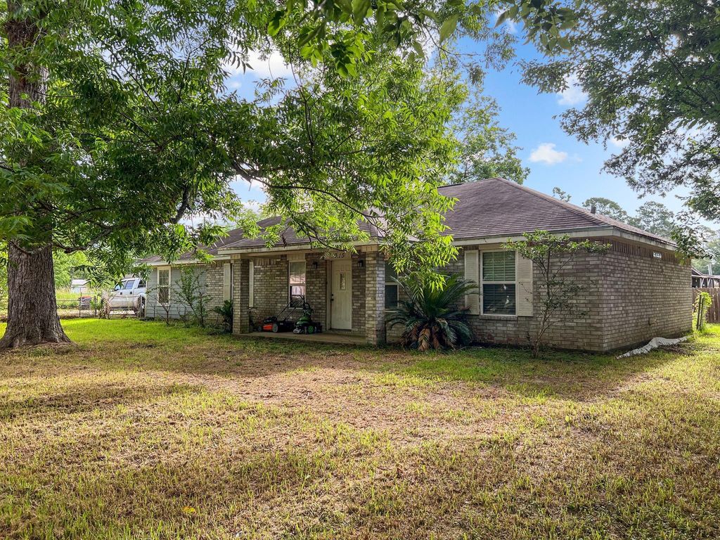 1015 Mitchell Street, Sour Lake, TX 77659