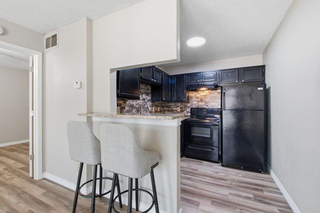 18333 Roehampton Drive 416, Dallas, TX 75252