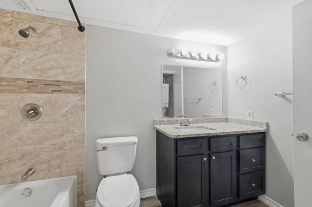18333 Roehampton Drive 416, Dallas, TX 75252