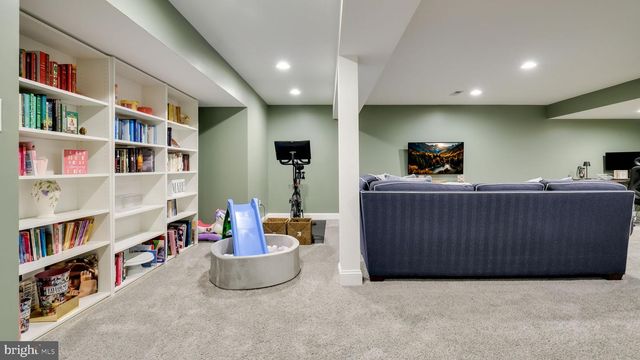 23 WOODSPRING CIR, Sellersville, PA 18960