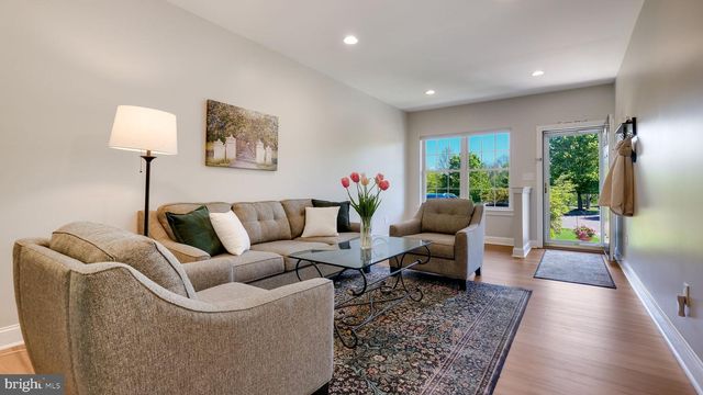 23 WOODSPRING CIR, Sellersville, PA 18960