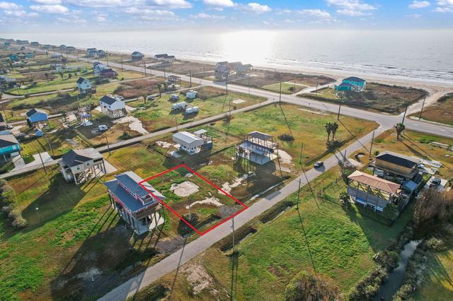 1038 N Margaret Road, Gilchrist, TX 77617