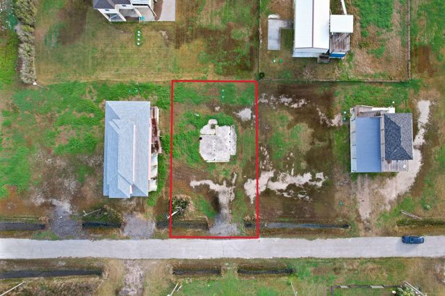 1038 N Margaret Road, Gilchrist, TX 77617