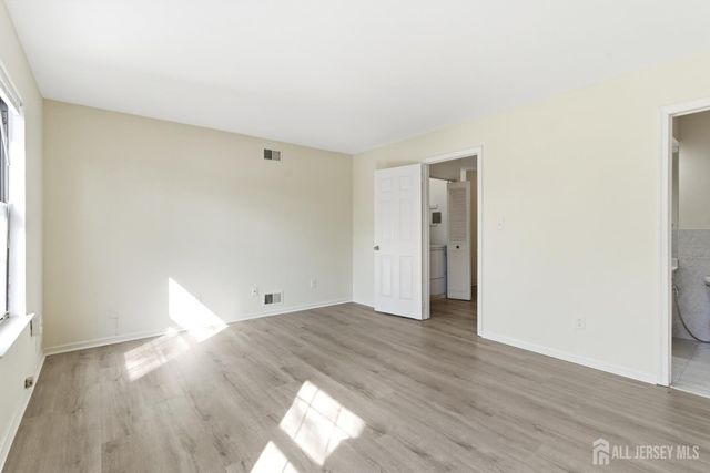1507 Woodbridge Commons Way, Iselin, NJ 08830