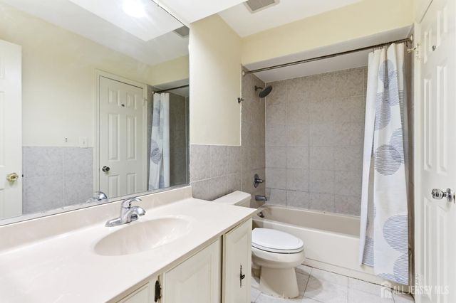 1507 Woodbridge Commons Way, Iselin, NJ 08830