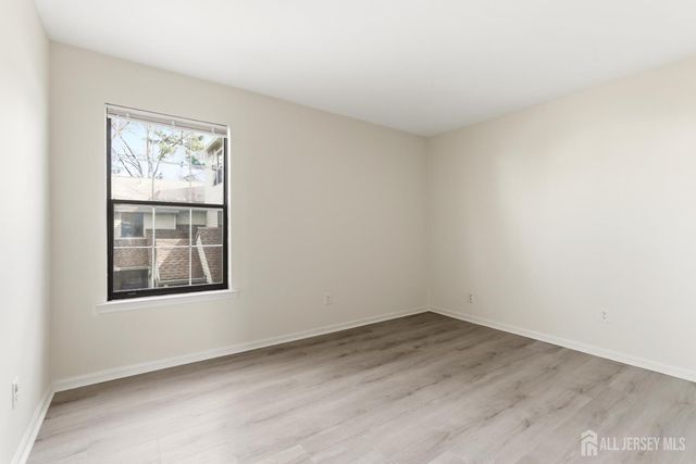 1507 Woodbridge Commons Way, Iselin, NJ 08830