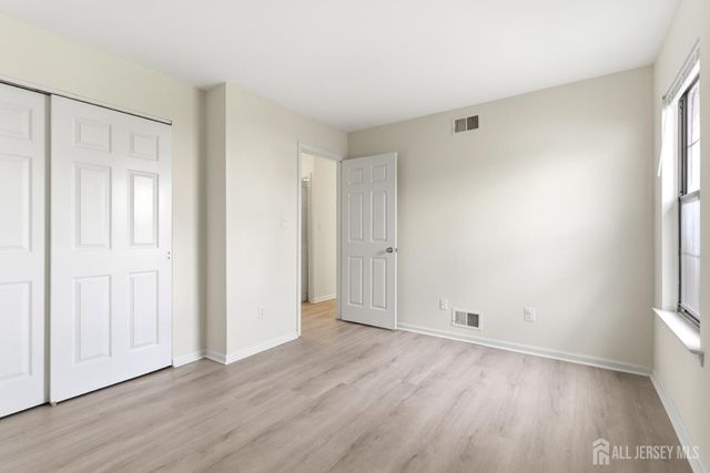 1507 Woodbridge Commons Way, Iselin, NJ 08830