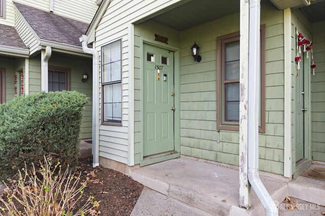 1507 Woodbridge Commons Way, Iselin, NJ 08830
