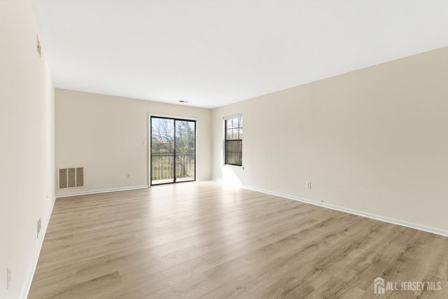 1507 Woodbridge Commons Way, Iselin, NJ 08830
