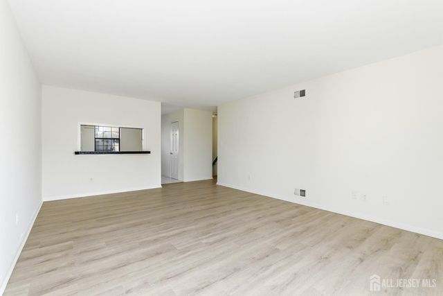 1507 Woodbridge Commons Way, Iselin, NJ 08830