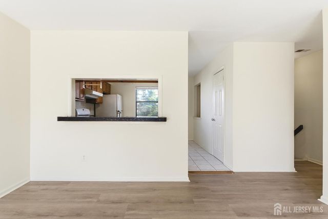 1507 Woodbridge Commons Way, Iselin, NJ 08830