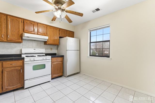 1507 Woodbridge Commons Way, Iselin, NJ 08830