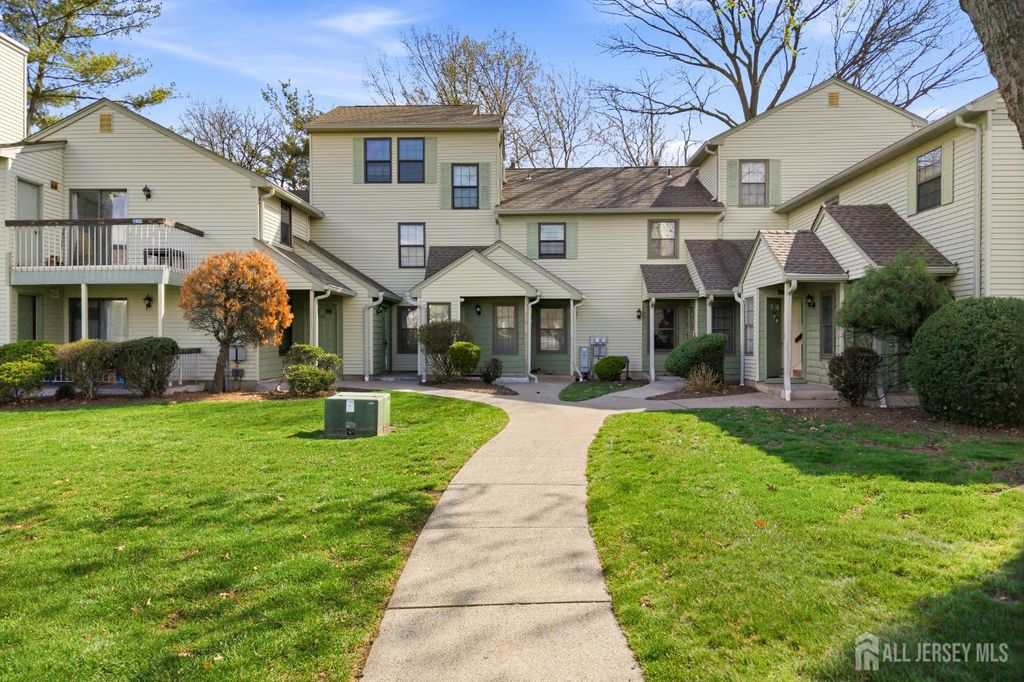 1507 Woodbridge Commons Way, Iselin, NJ 08830