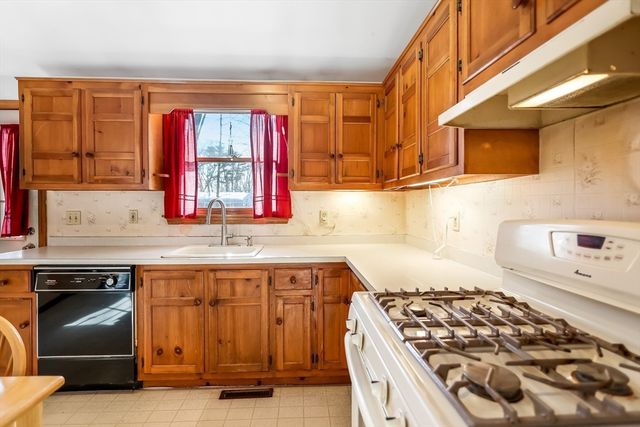 15 Angie Ave, Haverhill, MA 01830