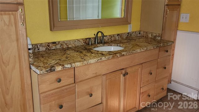 2020 Ada Williams Lane, Lenoir, NC 28645