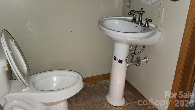 2020 Ada Williams Lane, Lenoir, NC 28645