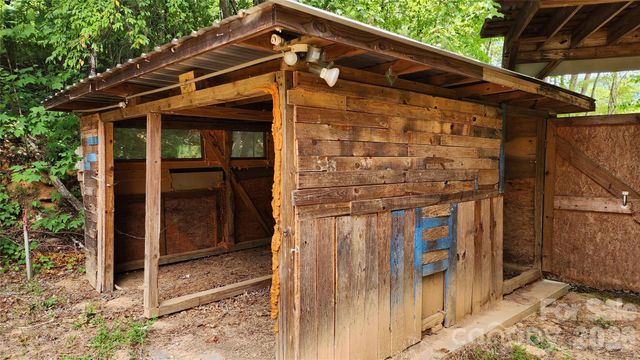 2020 Ada Williams Lane, Lenoir, NC 28645
