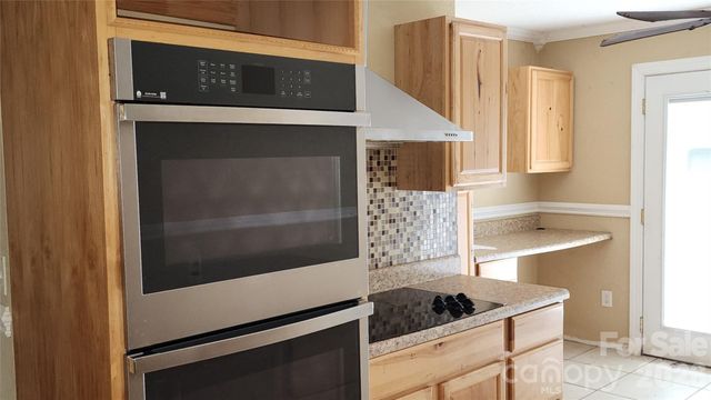 2020 Ada Williams Lane, Lenoir, NC 28645