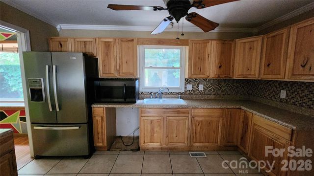 2020 Ada Williams Lane, Lenoir, NC 28645