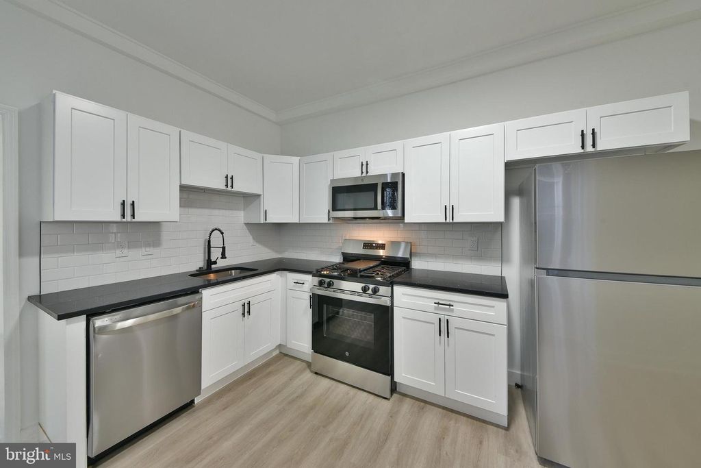 1725 W JUNIATA ST, Philadelphia, PA 19140