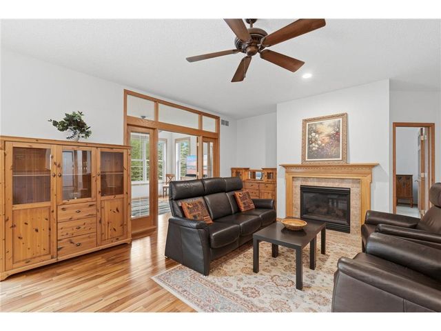 10812 Thone Circle, Woodbury, MN 55129