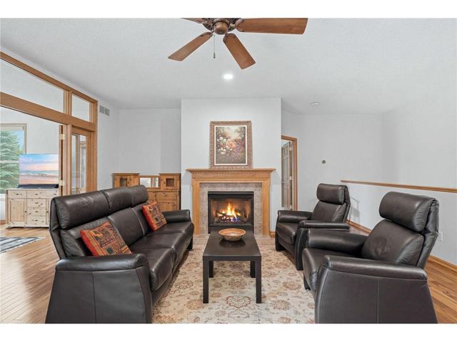 10812 Thone Circle, Woodbury, MN 55129