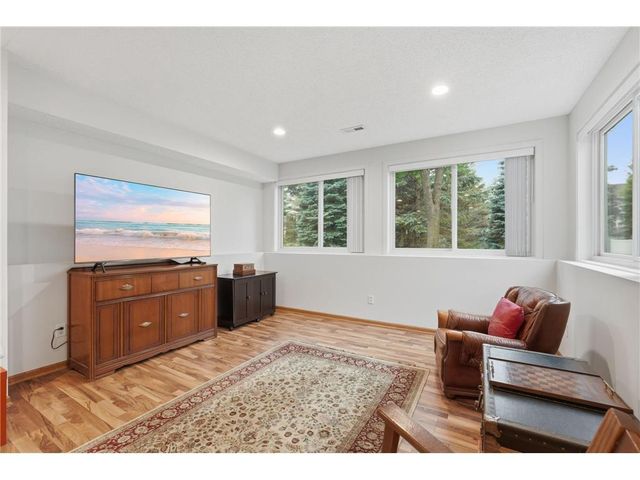 10812 Thone Circle, Woodbury, MN 55129
