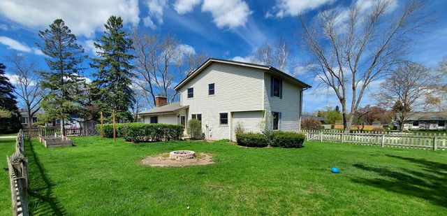 15415 W Fenway DRIVE, New Berlin, WI 53151