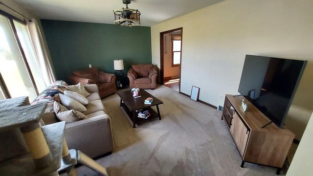 15415 W Fenway DRIVE, New Berlin, WI 53151