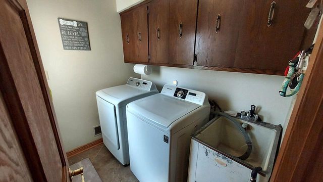 15415 W Fenway DRIVE, New Berlin, WI 53151