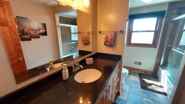15415 W Fenway DRIVE, New Berlin, WI 53151
