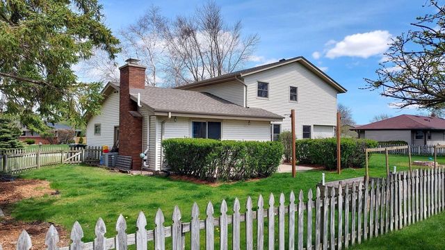 15415 W Fenway DRIVE, New Berlin, WI 53151