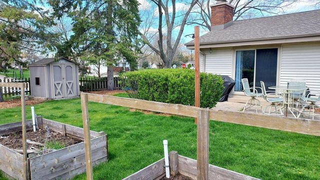 15415 W Fenway DRIVE, New Berlin, WI 53151