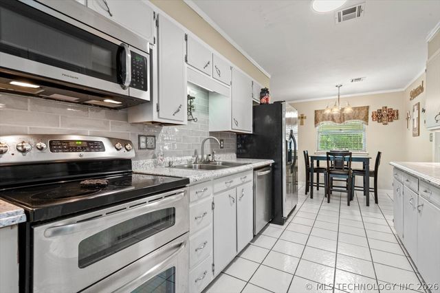 1801 S Santa Fe Avenue, Bartlesville, OK 74003