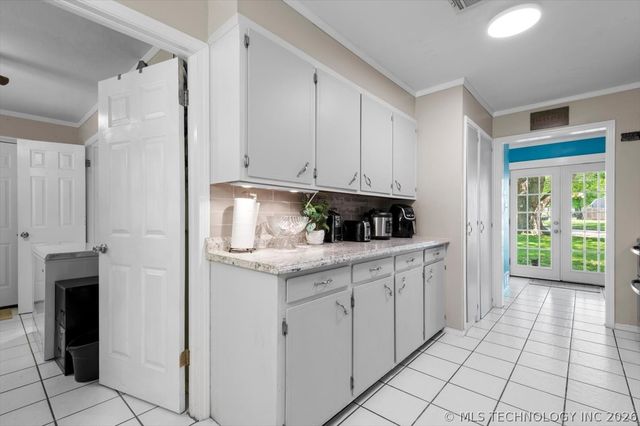 1801 S Santa Fe Avenue, Bartlesville, OK 74003