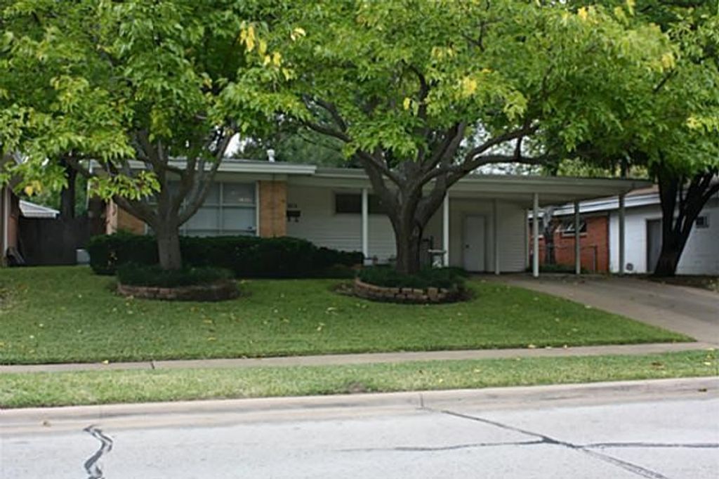 1815 John Smith Drive, Irving, TX 75061