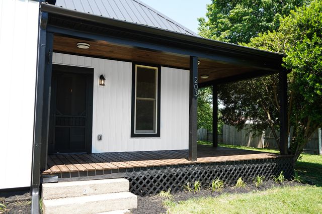 203 College St, Portland, TN 37148