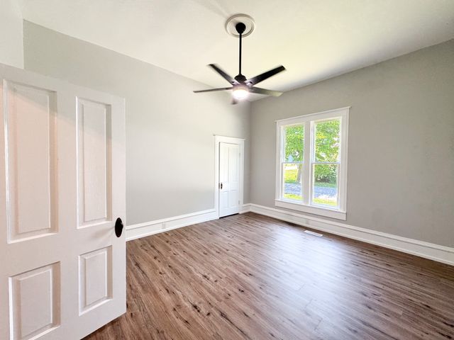 203 College St, Portland, TN 37148