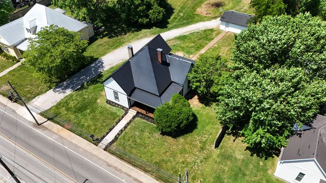 203 College St, Portland, TN 37148