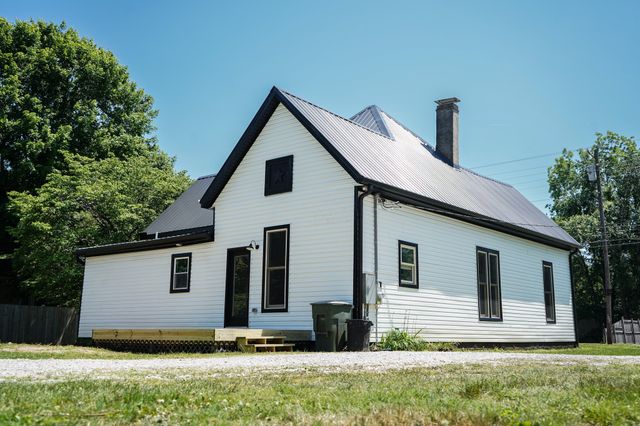 203 College St, Portland, TN 37148