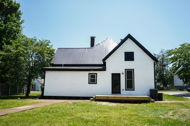 203 College St, Portland, TN 37148
