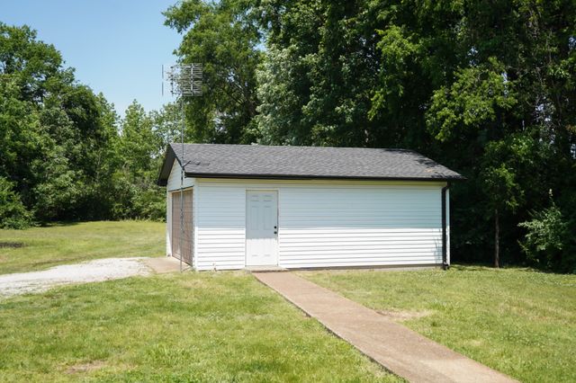 203 College St, Portland, TN 37148