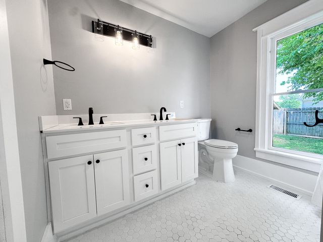 203 College St, Portland, TN 37148